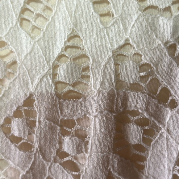 LOFT SLEEVELESS EYELET (M) TOP PRE-OWNED - Picture 4 of 7